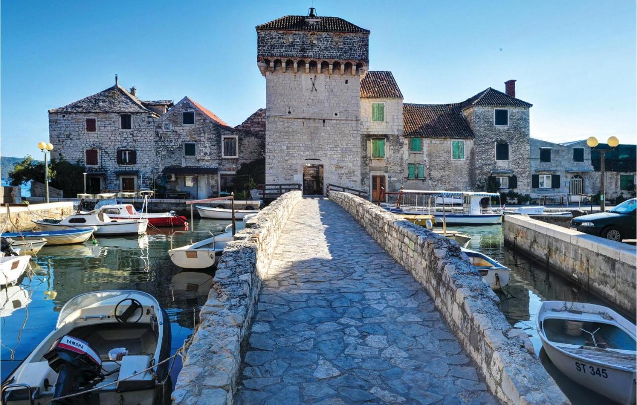 1 Bedroom Stunning Apartment In Kastel Gomilica Kastela Exterior photo